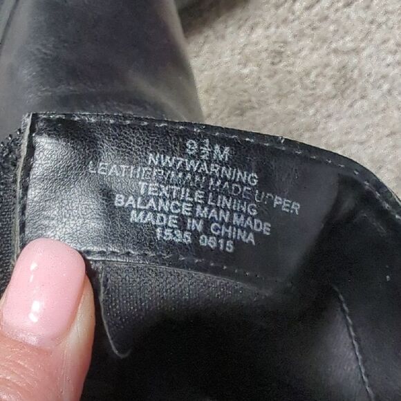 Sleek Black Ankle Booties with Chunky Heel - Picture 5 of 6